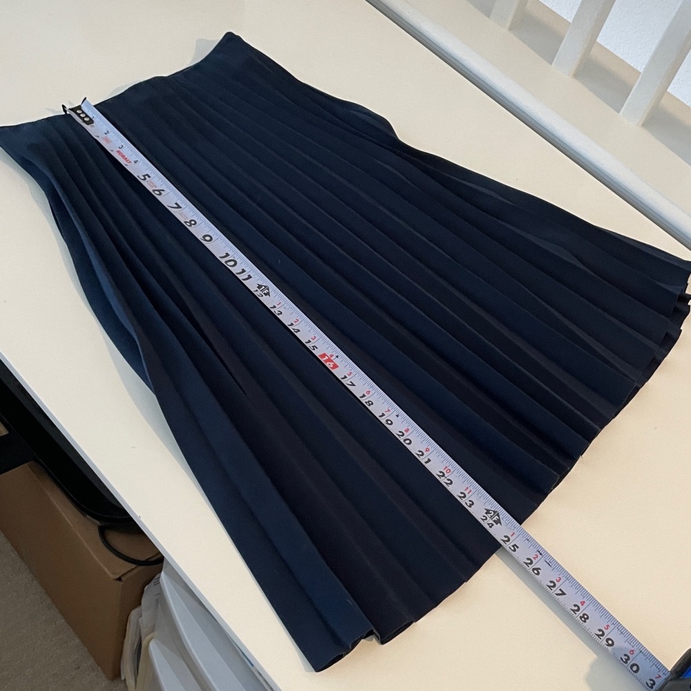 Everlane Navy Blue Pleated Midi Skirt Size 2 - Picture 6 of 8